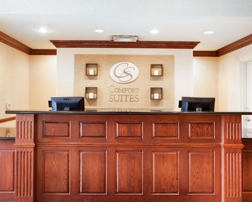 Holiday Inn Express & Suites Milwaukee Nw - Park Place By Ihg Exterior foto