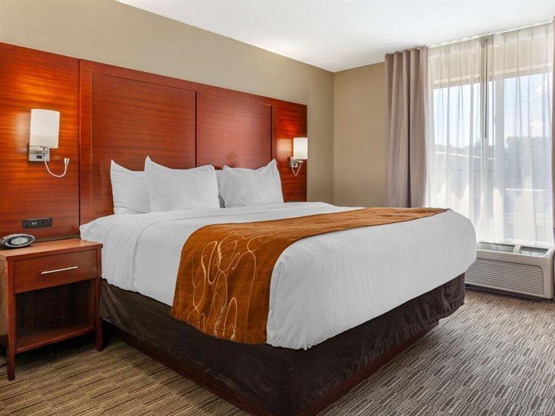Holiday Inn Express & Suites Milwaukee Nw - Park Place By Ihg Exterior foto