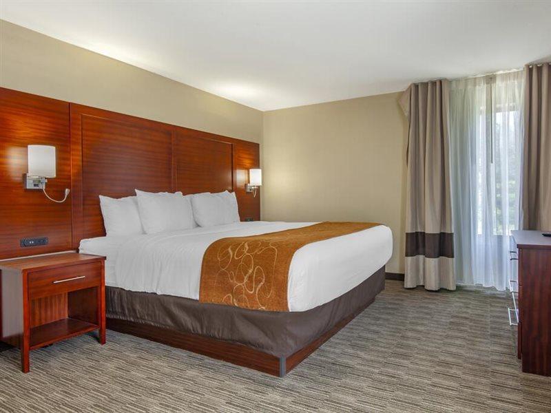 Holiday Inn Express & Suites Milwaukee Nw - Park Place By Ihg Exterior foto