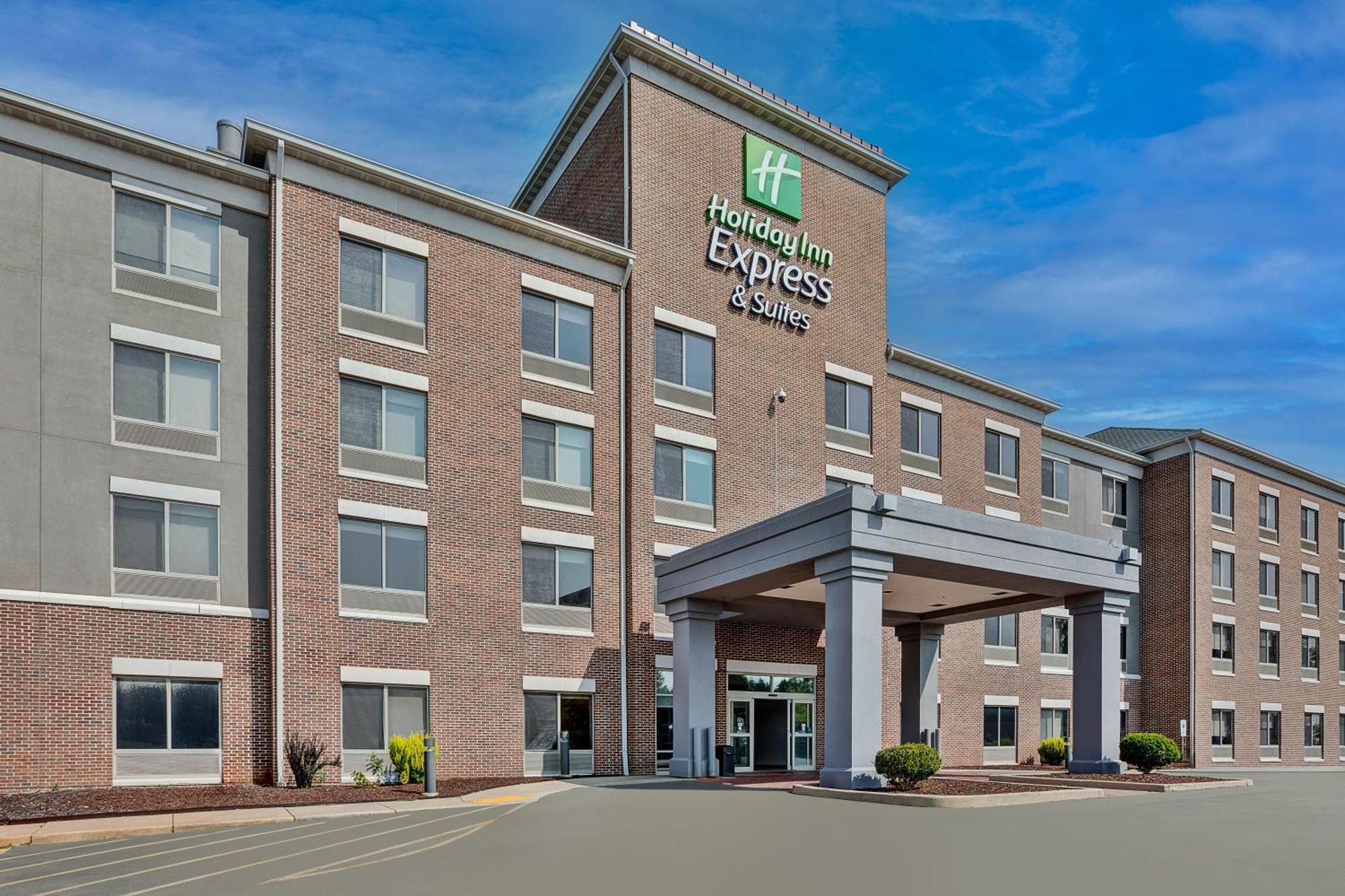 Holiday Inn Express & Suites Milwaukee Nw - Park Place By Ihg Exterior foto